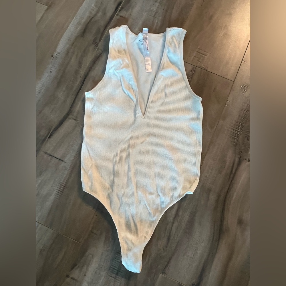 Urban Outfitters Ribbed v-neck bodysuit in neutral cream color. Size M